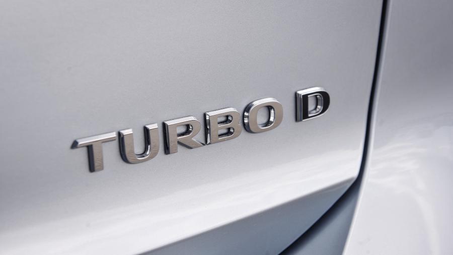 Логотип Opel Insignia Sports Tourer Turbo D 2017 года  (фото 32 из 40)